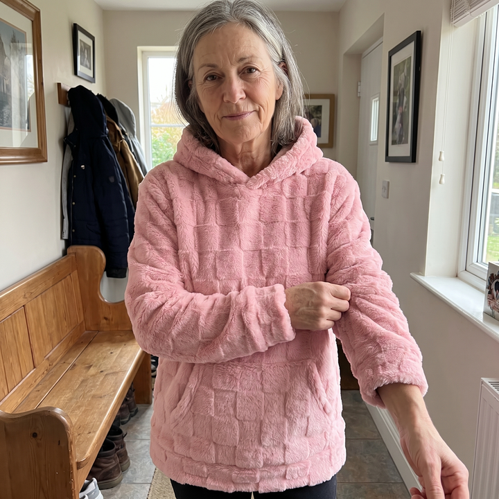 ARABELLA MYSIGT MÖNSTERT HOODIE