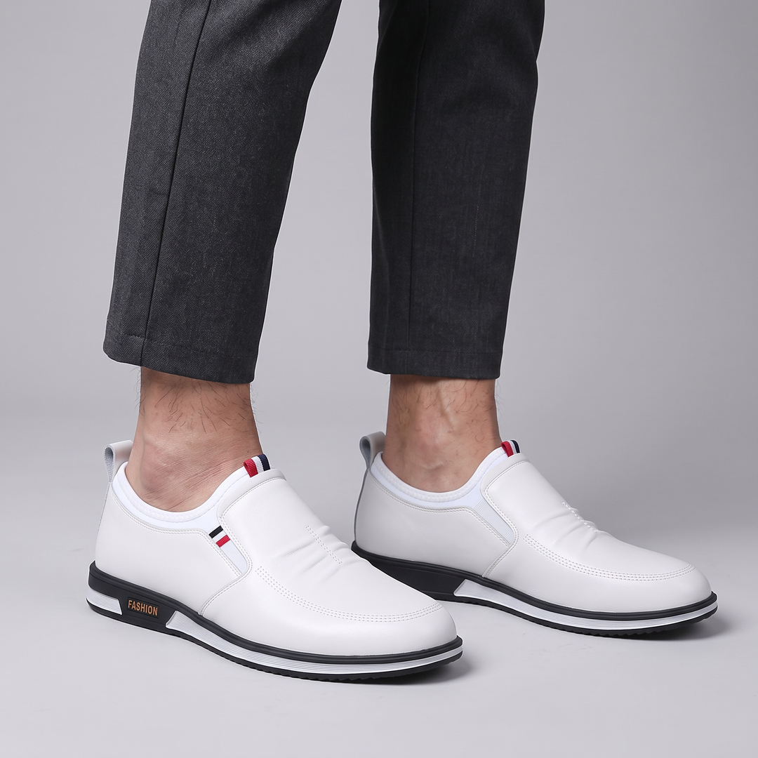 LIAM LÄDER SLIP-ON SNEAKERS